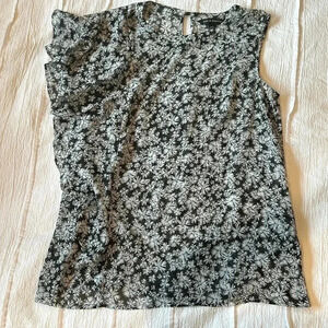 Zac &  Rachel - asymmetrical floral sleeveless blouse. Size M